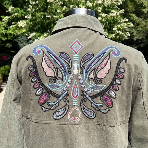 Hunter green denim embroidered jacket by Leo & Sage. Size medium - Picture 2 of 6